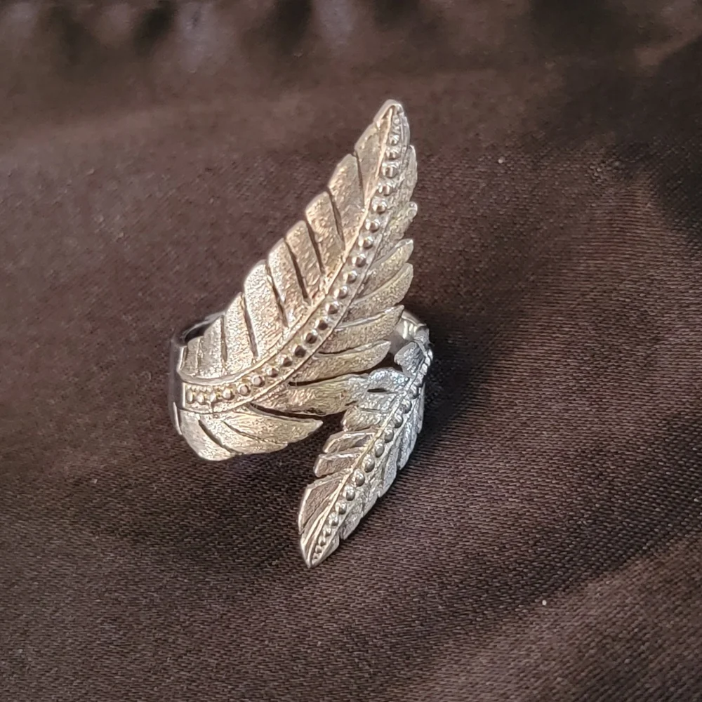 Sterling Silver Leaf Ring. Size 6
